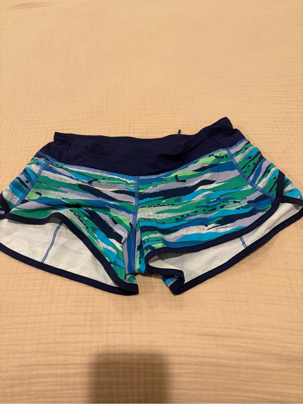 Lululemon Speed ShortS in Seven Wonders Multi / Hero Blue Size 4